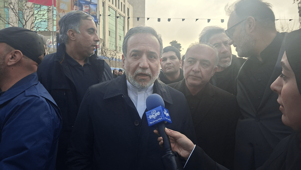 حضور عراقچی در نشییع شهدا
