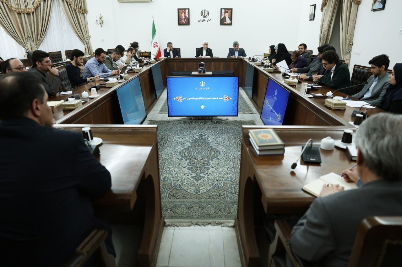 نشست عارف با دانشجویان