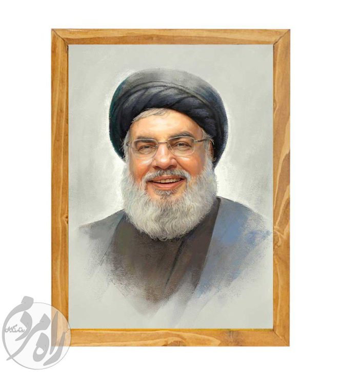 تمثال شهید سید حسن نصرالله در کنار نشان سپاه پاسداران و بیانیه دومین سالگرد شهادت