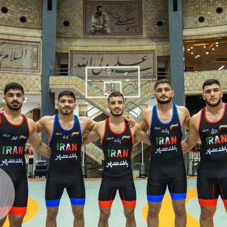 ملی‌پوشان تیم کشتی آزاد امید ایران روی تشک مسابقات قهرمانی جهان در آمریکا.