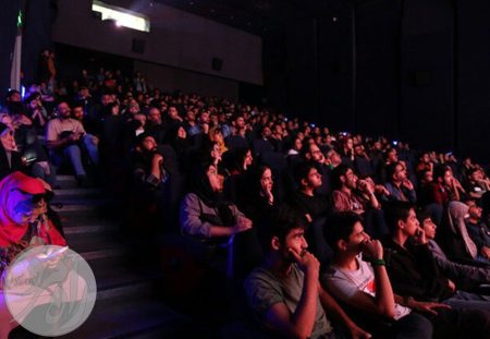 نمایی از حضور مخاطبان در سالن‌های سینمای ایران