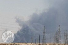تصویری از حمله پهپادی به تأسیسات نفتی عربستان در جریان جنگ یمن