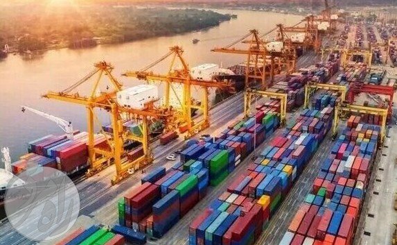 تصویر مفهومی از گمرک، بنادر و دریای سرزمینی برای تعیین تکلیف و ترخیص کالاهای قانونی.