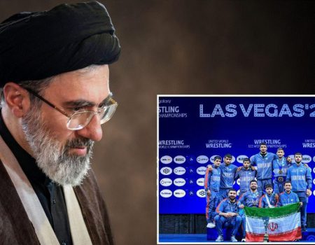اهتزاز پرچم جمهوری اسلامی ایران و اعضای تیم ملی کشتی فرنگی زیر ۲۳ سال در مسابقات جهانی آمریکا