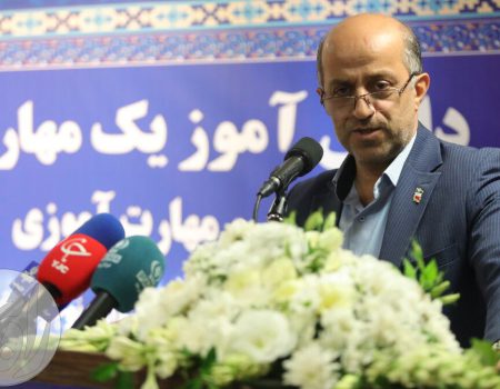 مراسم افتتاحیه طرح ملی هر دانش‌آموز یک مهارت با حضور مسئولان وزارت آموزش و پرورش.
