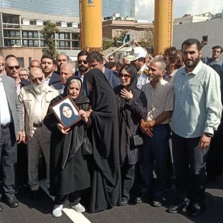 علیرضا زاکانی شهردار تهران در حال بازدید از پروژه‌های عمرانی شهر تهران و مطرح نمودن طرح مدیرت مشارکتی