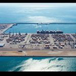 نمای کلی بندر شهید بهشتی و تأسیسات بندری منطقه آزاد تجاری صنعتی چابهار در ایران