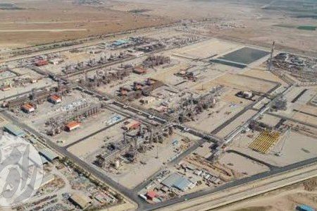 نمای بیرونی پالایشگاه گاز بیدبلند و تجهیزات صنعتی این مجموعه فرآورده‌های گازی