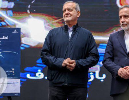 سیدعباس عراقچی وزیر امور خارجه ایران در همایش روز ملی صادرات به همراه رئیس جمهور