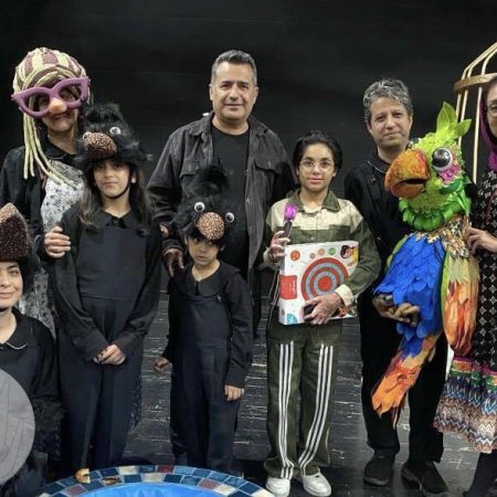 قدردانی از ثنا حبشیان دانش‌آموز جانباز مینابی در مرکز تئاتر کانون پرورش فکری