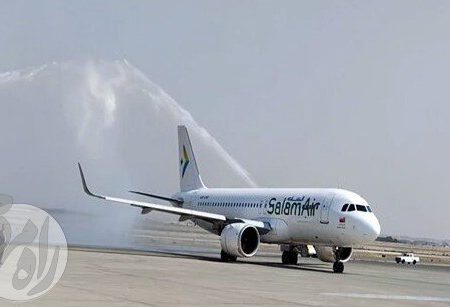 هواپیمای شرکت هواپیمایی سلام ایر عمان در فرودگاه بین‌المللی امام خمینی (ره) پس از ازسرگیری پروازها.