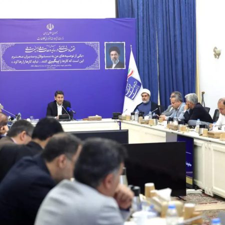 وزیر ارتباطات در نشست با رؤسای مجامع نمایندگان مجلس درباره توسعه ارتباطات و هوش مصنوعی